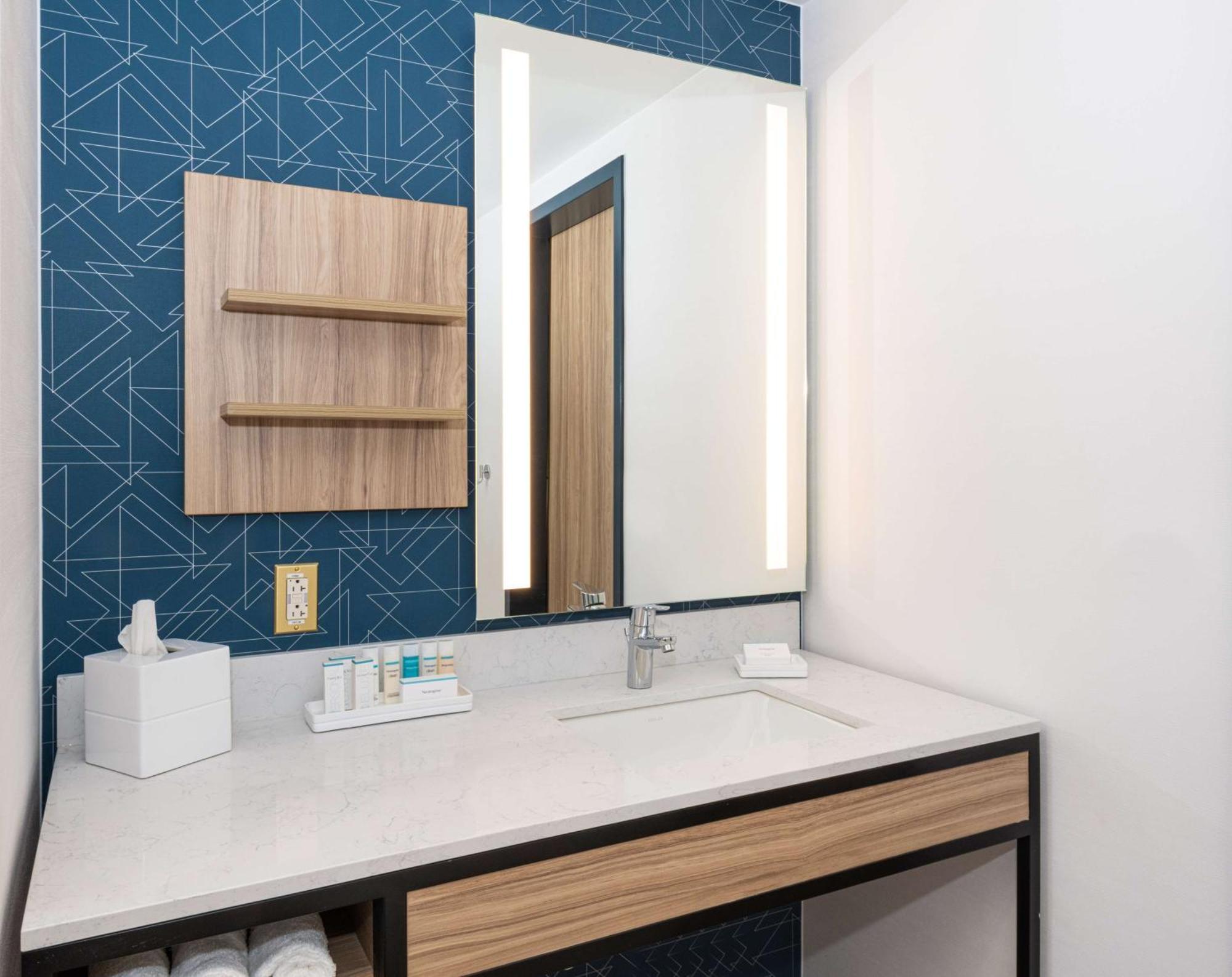 Hilton Garden Inn Flint Downtown Dış mekan fotoğraf