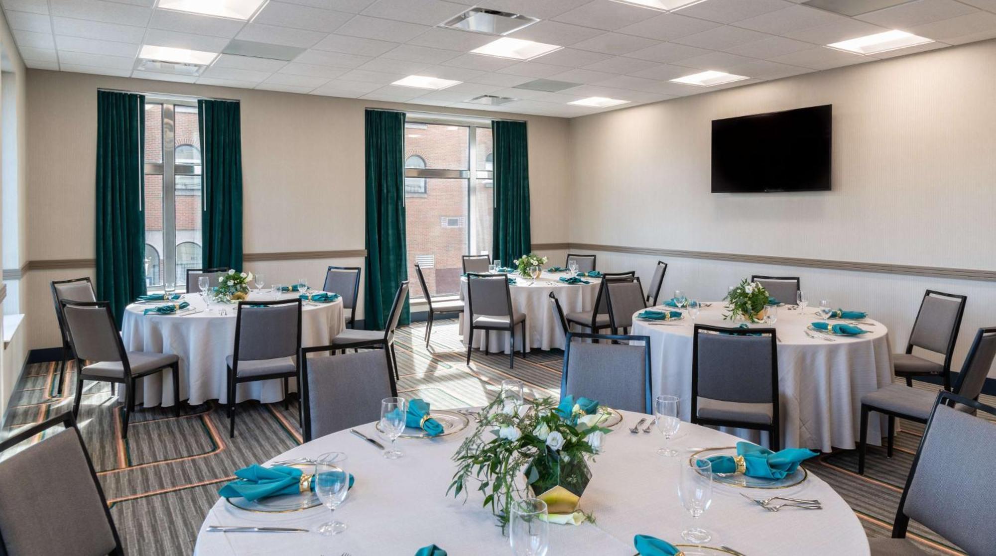 Hilton Garden Inn Flint Downtown Dış mekan fotoğraf